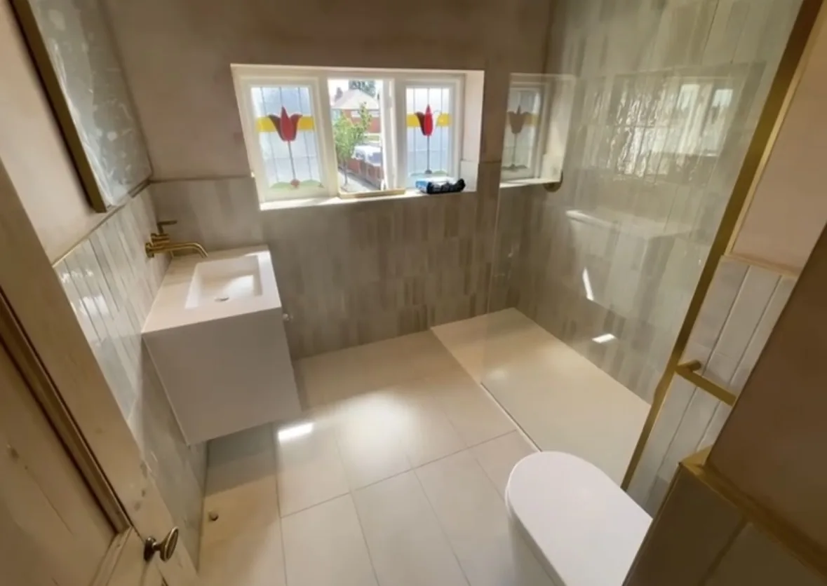 Tiled bathroom installation