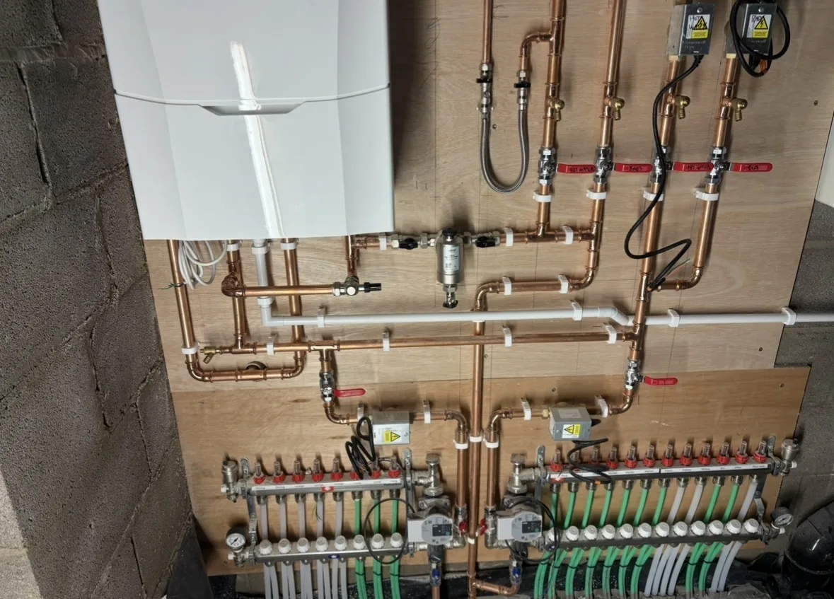 Underfloor heating manifold pipework